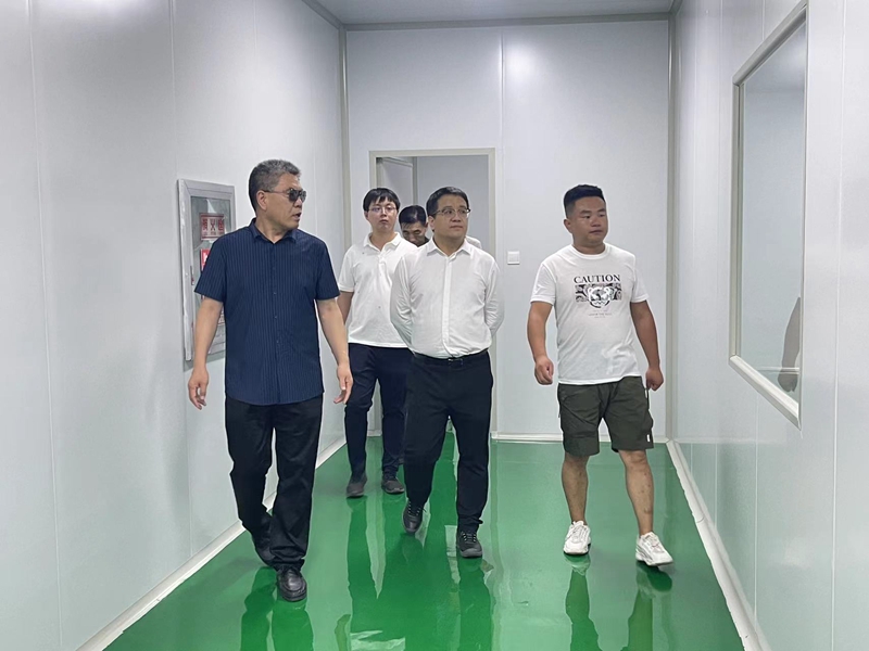 石嘴山市惠農區(qū)委副書記、區(qū)長馬仲武 蒞臨寧夏興康恒潤農業(yè)科技發(fā)展有限公司指導工作