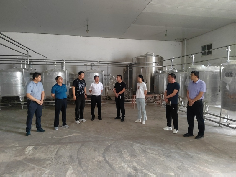 石嘴山市副市長(zhǎng)、惠農(nóng)區(qū)委書記王宇翔蒞臨寧夏興康恒潤(rùn)農(nóng)業(yè)科技發(fā)展有限公司調(diào)研