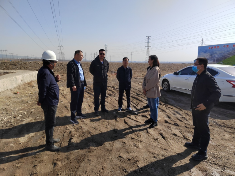 石嘴山市科技局黨組書記、局長周福禎，惠農(nóng)區(qū)委常委、組織部部長杜春紅到興康恒潤調(diào)研