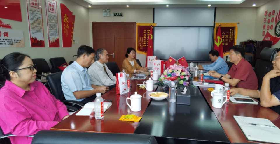 岳氏集團(tuán)與朱元曾會長共商大健康未來 三大特膳食品方案引領(lǐng)功能食品新方向